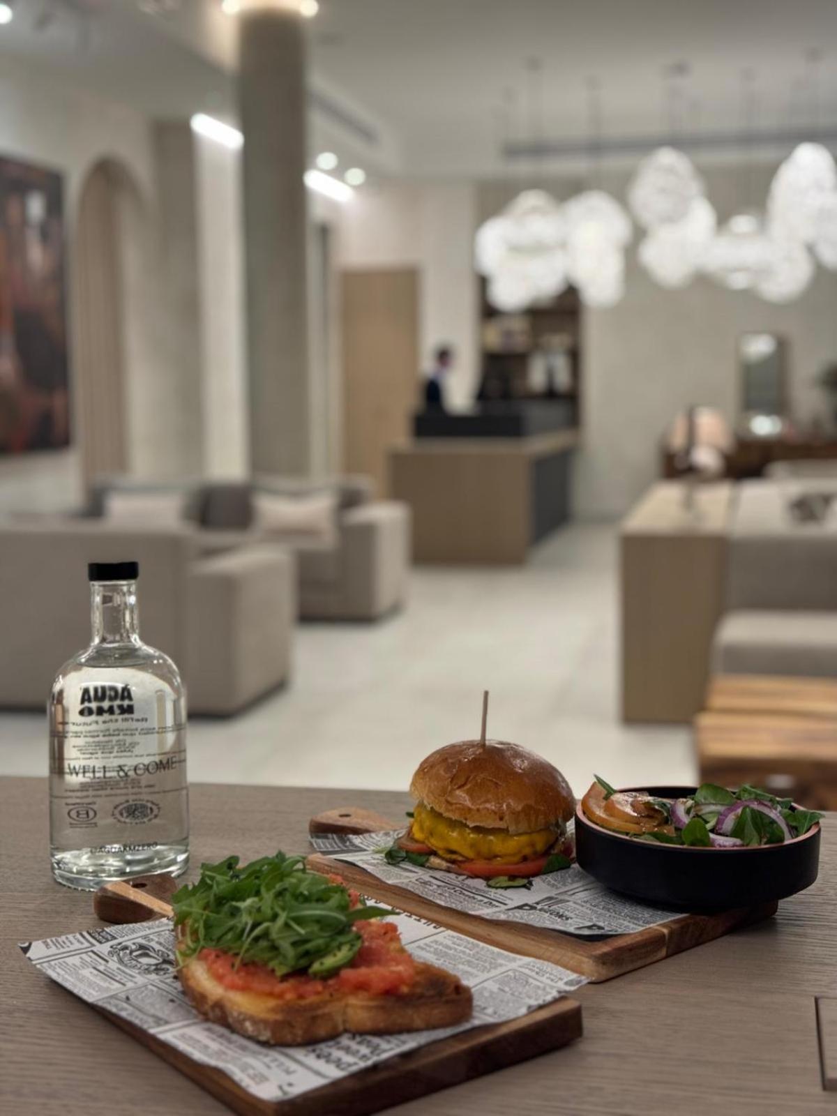 Hotel Well And Come מאלגה מראה חיצוני תמונה
